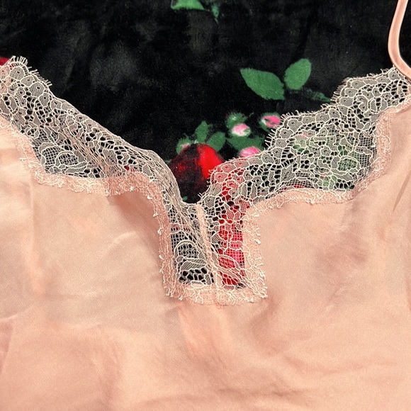 Victorias Secret Satin Cami - Picture 2 of 4